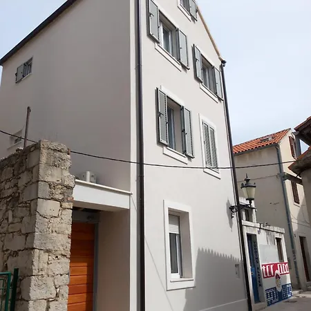 Josip Apartment *